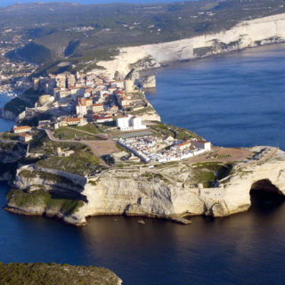 Bonifacio-cite-falaises-corse